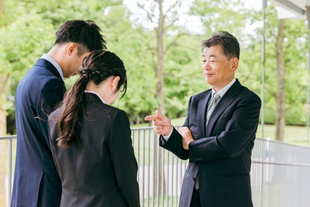 上司が助けてくれないと感じた時の対応策